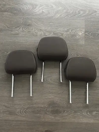 These came off a 2016 BMW X1 ($140) - Excellent Condition - These should fit 2016-2019 X1 Models - T...