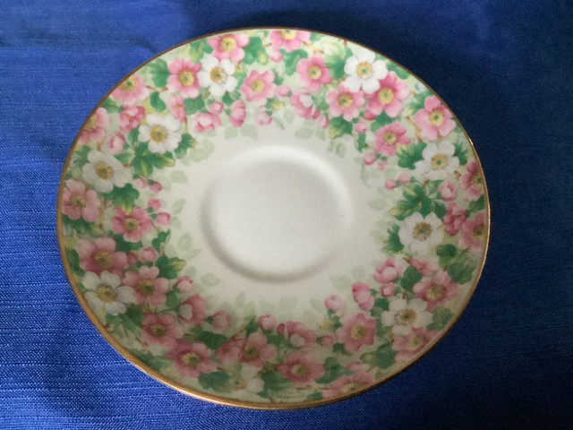 2 Vintage Fine China Tea Cup and Saucer Sets in Arts & Collectibles in Sarnia - Image 2