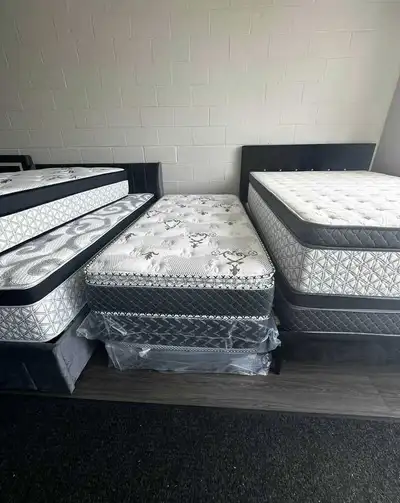 Cadre de lit queen avec matelas Tout neuf à vendre Montréal, View more
