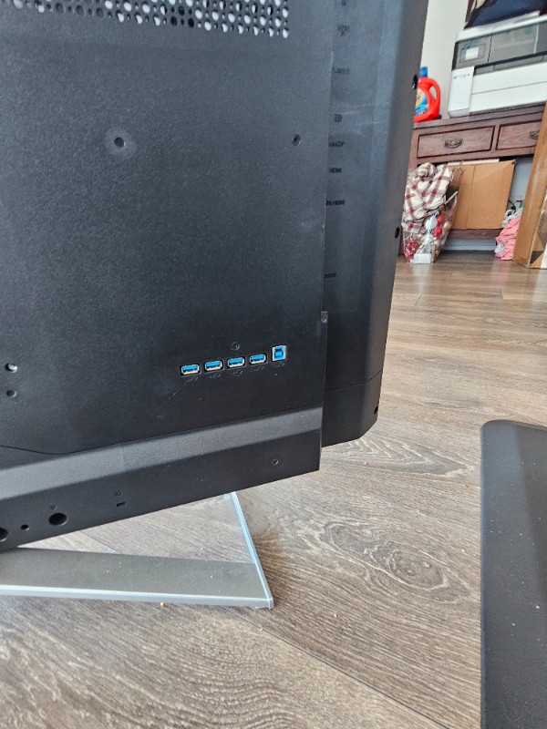 40" 4k Philips computer monitor - Excellent Condition in Monitors in Markham / York Region - Image 3