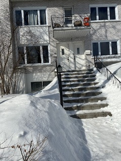 Grand 5½ rez-de-chaussé avec jardin privé (Metro Radisson)