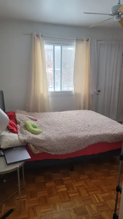 Un 3 1/2 à louer d'une chambre fermée très bien situé: - Il est au 2e étage d’un immeuble propre et...