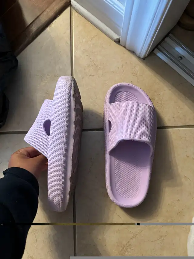Lilac purple slides size 8 (worn twice) too small for me in Women's - Shoes in Laval / North Shore - Image 3