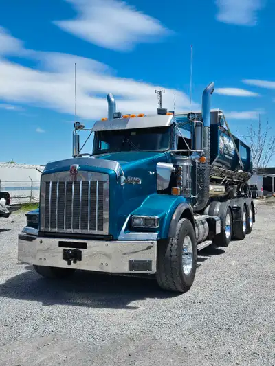 2011 Kenworth T800 with a 2020 Soil King Extreme 25 stone spreader. Wireless controlled. NO GROUND D...