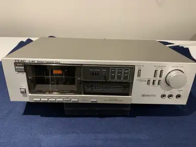 Je vends un lecteur cassette TEAC V-40 en bon état général. Ce lecteur est idéal pour ceux qui cherc...