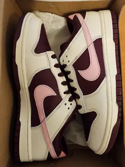 NIKE DUNK LOW (VALENTINE), View more