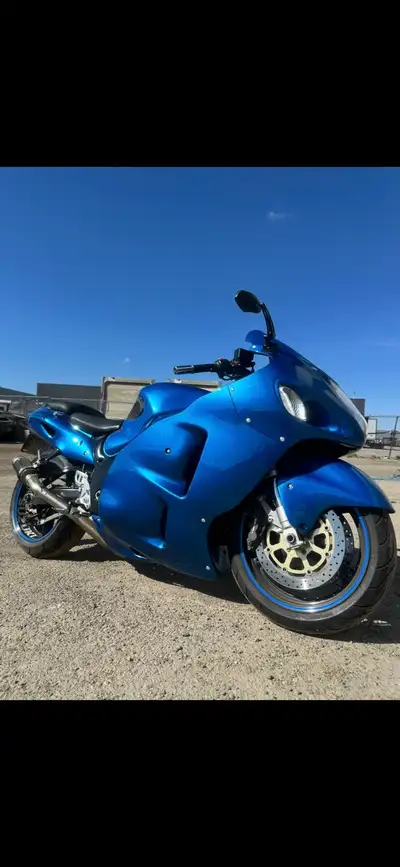 40 k km Newer tires and chain, changed maybe 1000 km ago Side fairings and front repainted last year...