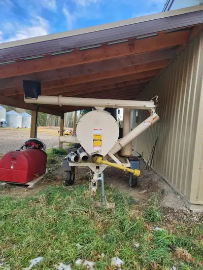 Rem 552 Midwest Grain Vacuum Very good shape. New suction hose Please call 780-621-1059 for more inf...