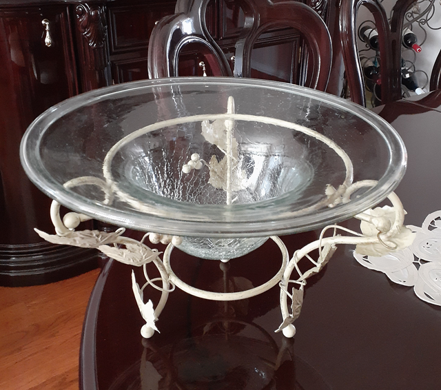 Decorative bowl with stand in Home Décor & Accents in Ottawa - Image 3