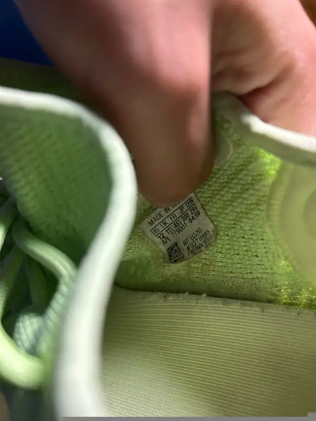 Adidas Yeezy 350 Glow size 12 in Men's Shoes in Markham / York Region - Image 4
