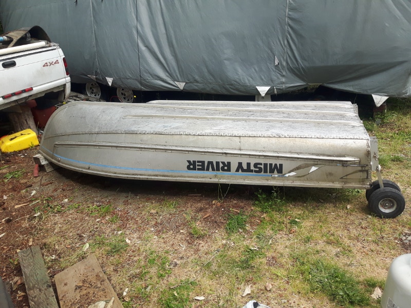 Boat, 12 Volt boat loader & Minn Kota electric motor & seat Boat