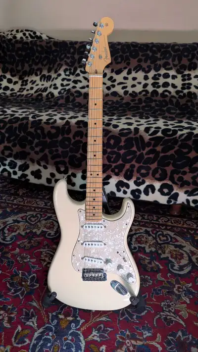 American Fender Stratocaster, View more