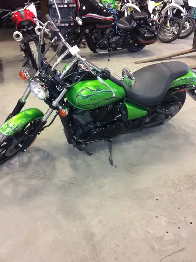 Belle Vulcan 900 custom 2014 nouveaux pneu avant et entretien fais le 16 mais Prêt a roulé bonne mot...
