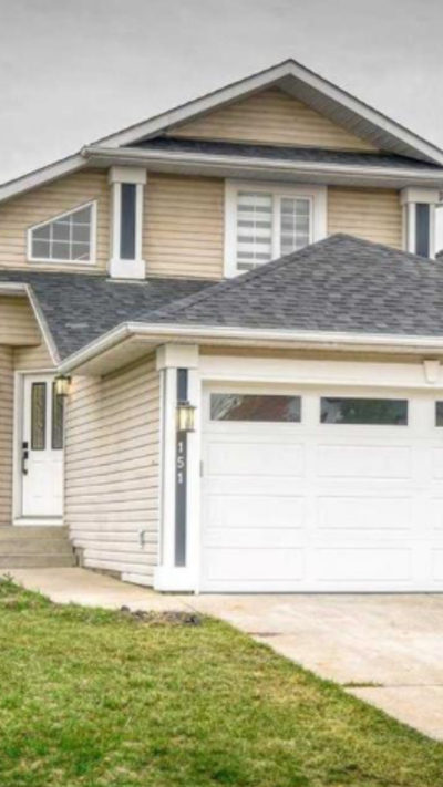 Furnished, renovated house available in Douglasdale SE Calgary 3bedrooms, 2.5 bath, living room, fam...