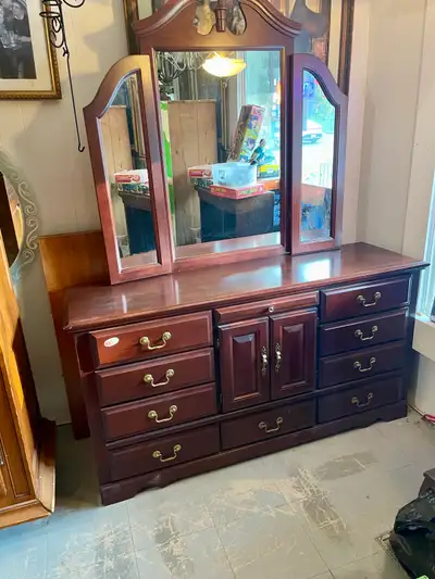 Commode avec miroir trois volets, View more