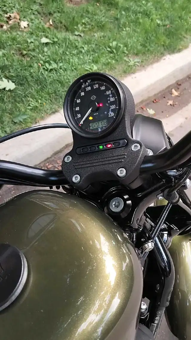 2016 Harley Davidson iron 883 in Street, Cruisers & Choppers in City of Toronto - Image 5