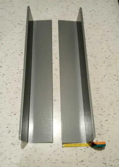decorative galvanized metal shelves / etageres en galvanise can be delivered / liverastion possible...