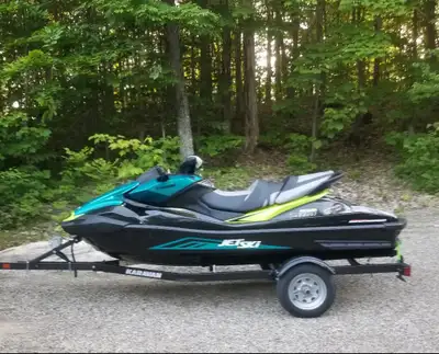 Jetski kawazaki 310x supercharged avec remorque Karavan les deux comme neuf à vendre. Raison l'utili...
