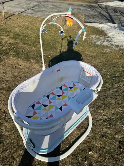 fisher price FKD84 Soothing Motions Bassinet, View more