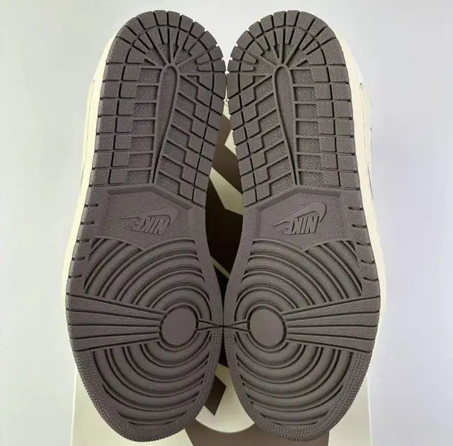 Jordan 1 Retro Low Travis Scott Reverse Mocha  in Men's Shoes in City of Toronto - Image 6