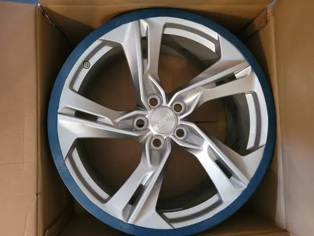 Camaro 6th gen alloy wheels in Tires & Rims in Oshawa / Durham Region - Image 3