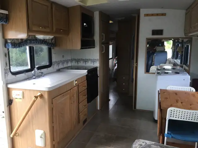 motorisé classe A fleetwood bounder 34 p 1998 in RVs & Motorhomes in Sherbrooke - Image 6