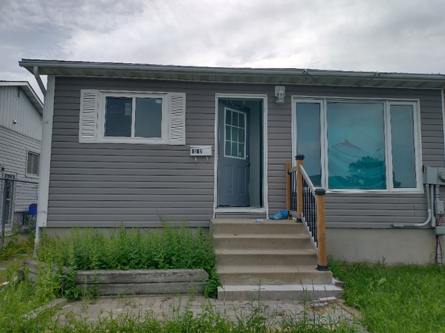 3 Bedroom Unit w/On-site Parking, Laundry, Backyard-For Rent in Long Term Rentals in Timmins