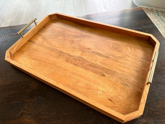 WEST ELM WOODEN SERVING TRAY WITH BRASS TRIM HANDLES in Kitchen & Dining Wares in City of Toronto - Image 2
