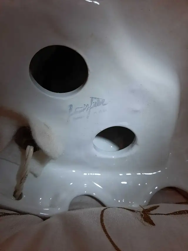 porcaline lamp antique  in Other in Sudbury - Image 4