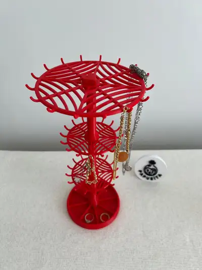 Custom 3D Printed Jewelry Stand – Made in Oshawa Beautiful and practical jewelry organizer for neckl...