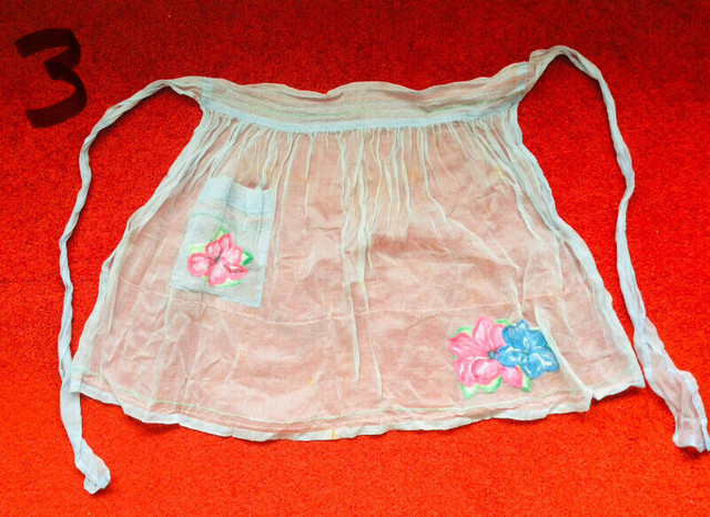 Vintage Retro Aprons in Arts & Collectibles in City of Halifax - Image 3