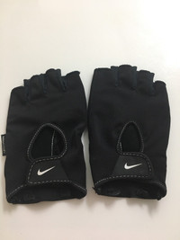 Nike men’s fitness training gloves size M