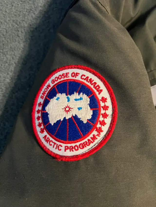 Snow goose of Canada winter jacket in Other in Lethbridge - Image 3
