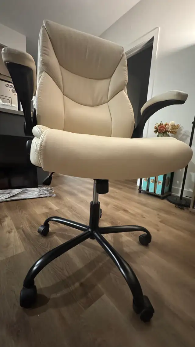 Like New Leather Executive Office Chair in Chairs & Recliners in Ottawa - Image 6