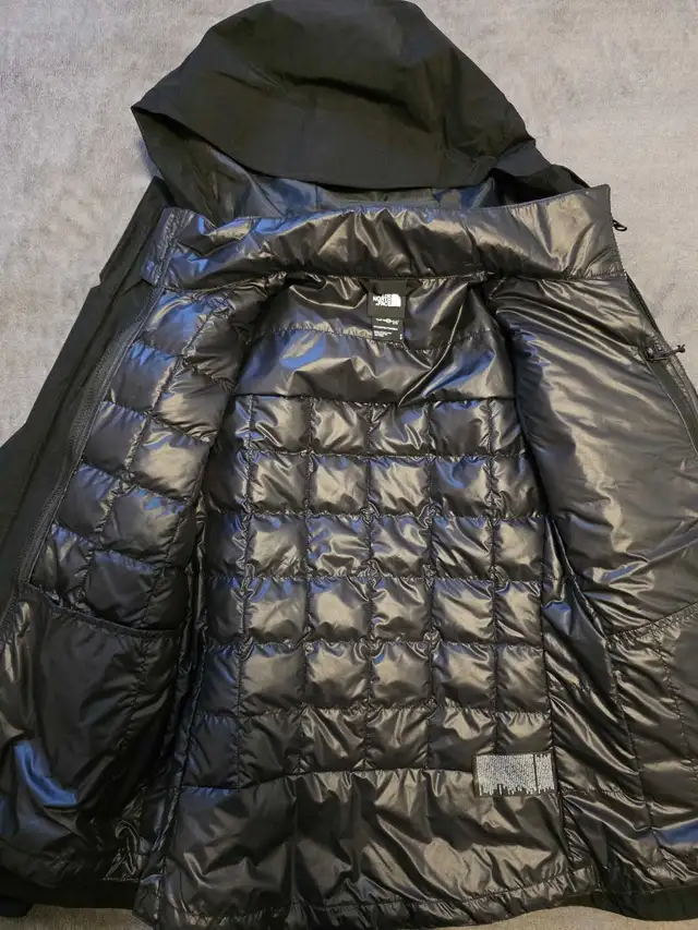 The North Face Women Thermoball (S) in Women's - Tops & Outerwear in City of Toronto - Image 4