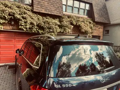 Best offer takes them....Fits Mercedes GL series SUV (see image). Image of wheel appears to have ble...