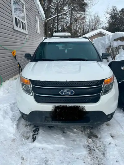 2014 Ford Explorer XLT – $4500 Selling my 2014 Ford Explorer XLT with 260,000 km. Runs and drives st...