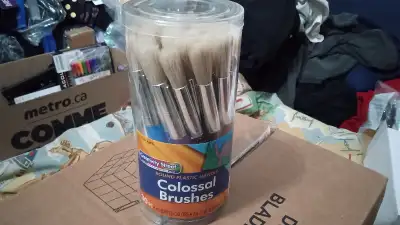 x30 Pinceaux ronds géants Colossal Round Paint Brush, 30/Pack, View more