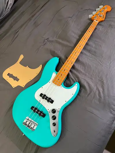 Squier 40th Jazz Bass - Satin Seafoam Green, View more