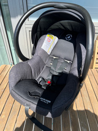 Maxi Cosi Micro Max 30 Infant Car Seat and Base