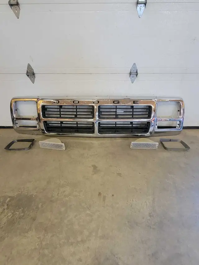 Dodge First Gen Grille in Auto Body Parts in Prince Albert - Image 2