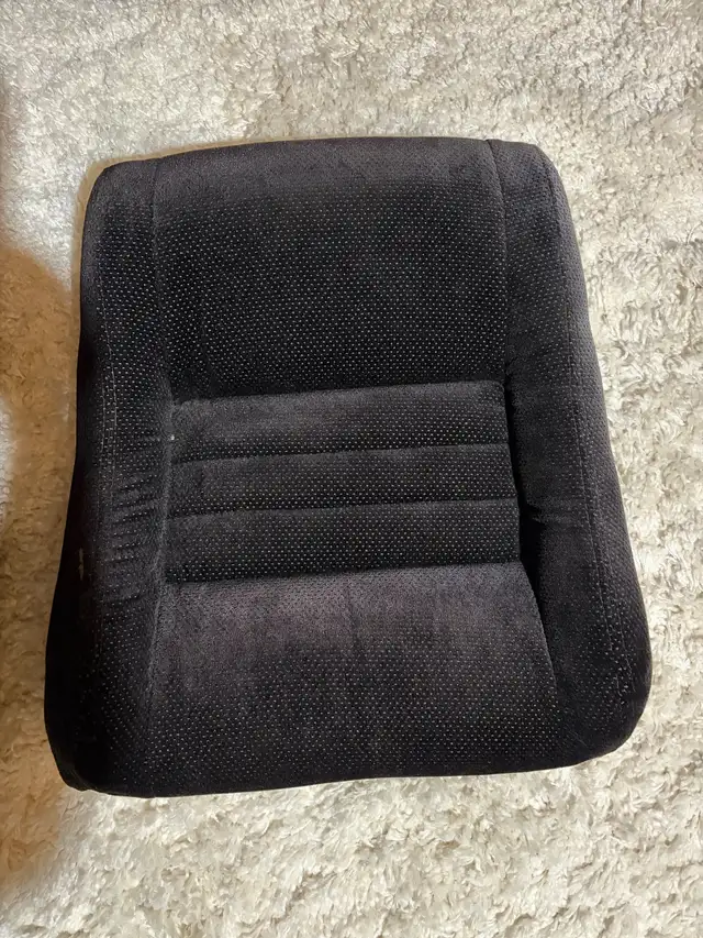 1978-1982 corvette cloth seats  in Other Parts & Accessories in Delta/Surrey/Langley - Image 4