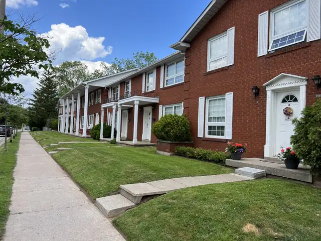 3 Bedroom Townhome in The Heart of Bronte, Oakville