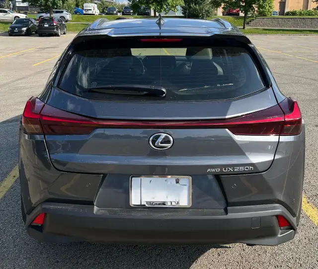 2023 Lexus UX250h AWD Groupe Luxe Hybride in Cars & Trucks in Laval / North Shore - Image 6