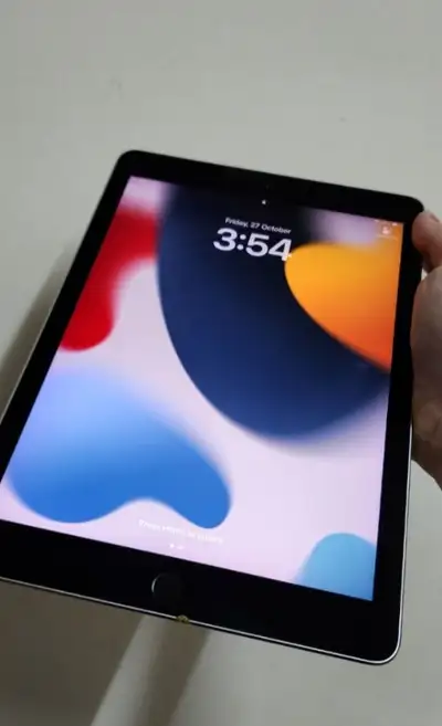 Apple iPad Pro 1st Gen. 128GB, Wi-Fi + 4G 9.7, View more