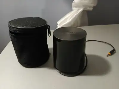 Haut-parleur de marque Sonic Master. Vendu avec pochette noir de rangement et/ou de transport. En ét...