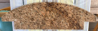 Pièce de granit avec support en érable 12.5 x 42.8 pouces - brun
