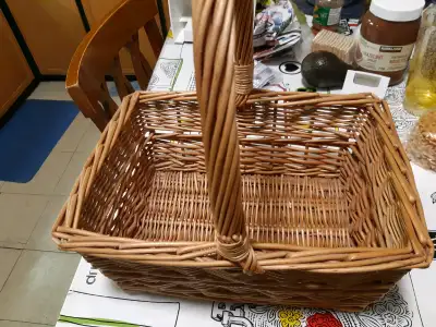 Panier en osier, artisanale Pour vous fruits, pain, etc. etc. 13¼" po. × 9½" po. 15" po. Avec poigné...
