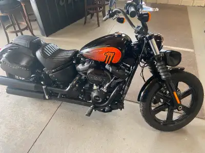114 cubic inch Low kilometres beautiful looking bike excellent condition saddle bags Selling for a f...