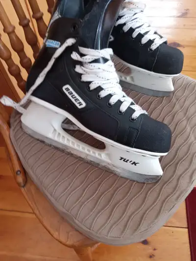 Bauer men's skates to 9 very good, View more